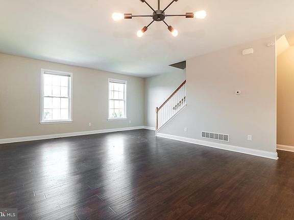 3rd image of 2721 W 3rd St