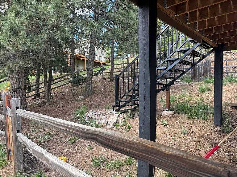 Dog run/ side yard