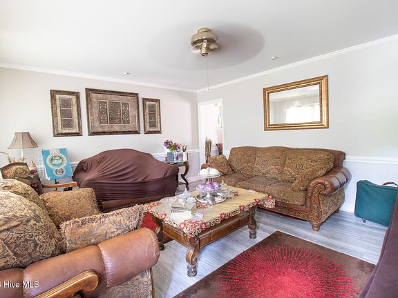 3rd image of 3104 Amherst Road