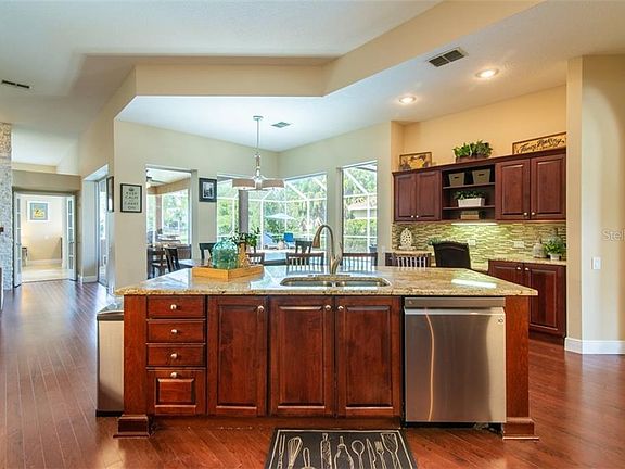5th image of 10563 Greencrest Dr