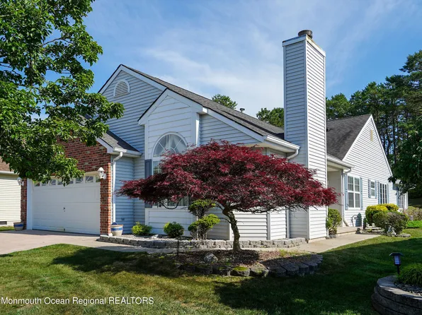 122 Canterbury Lane, Toms River, NJ 08757