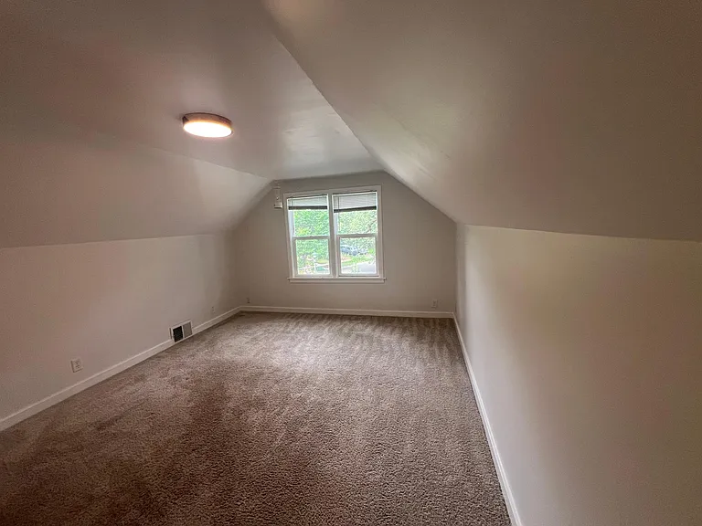 1876 Chelton Ave W — Photo 11