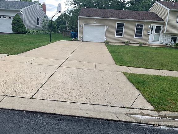 4th image of 416 Alden Ln