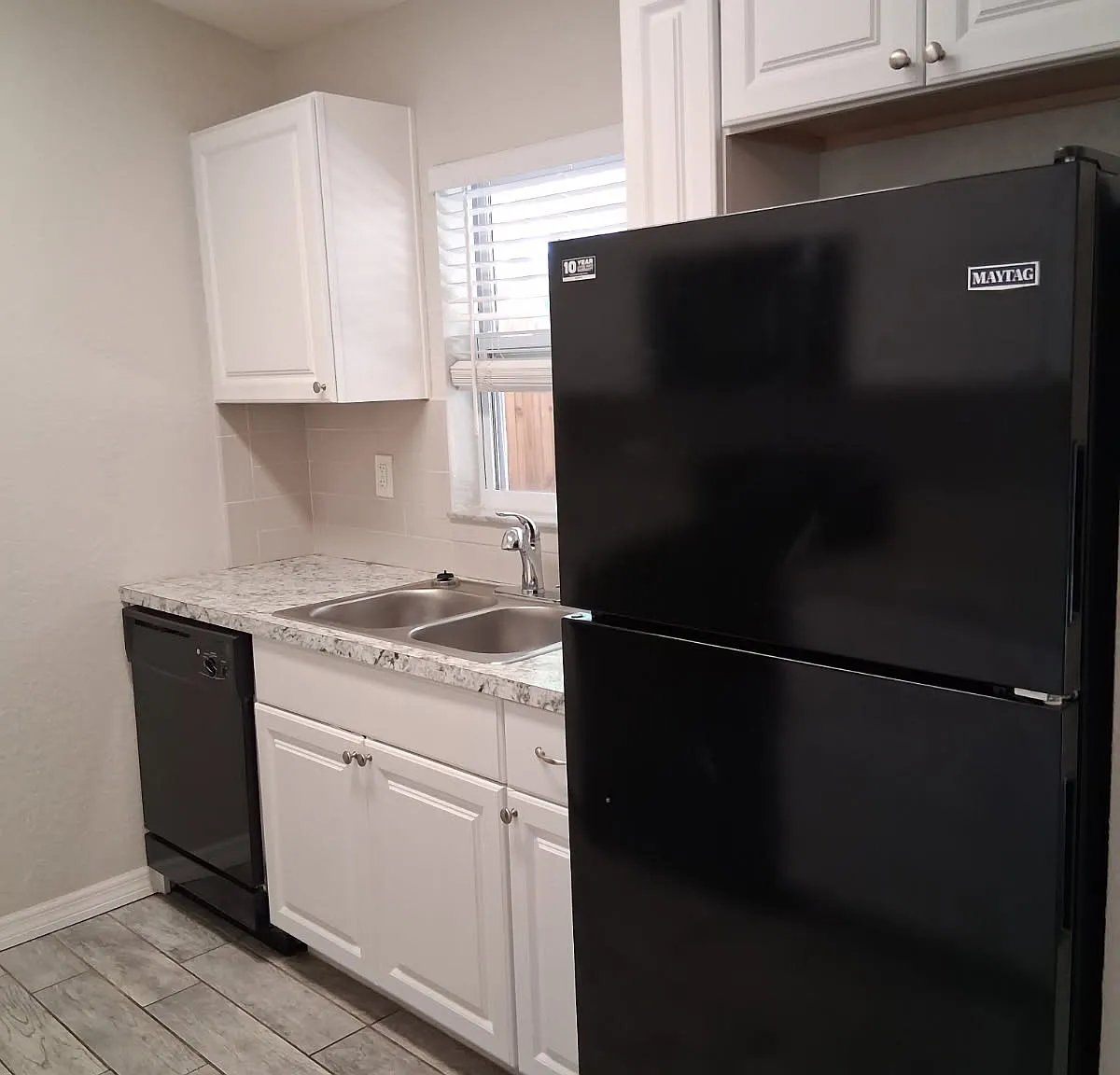 Charming 2/2/1 duplex — Photo 2