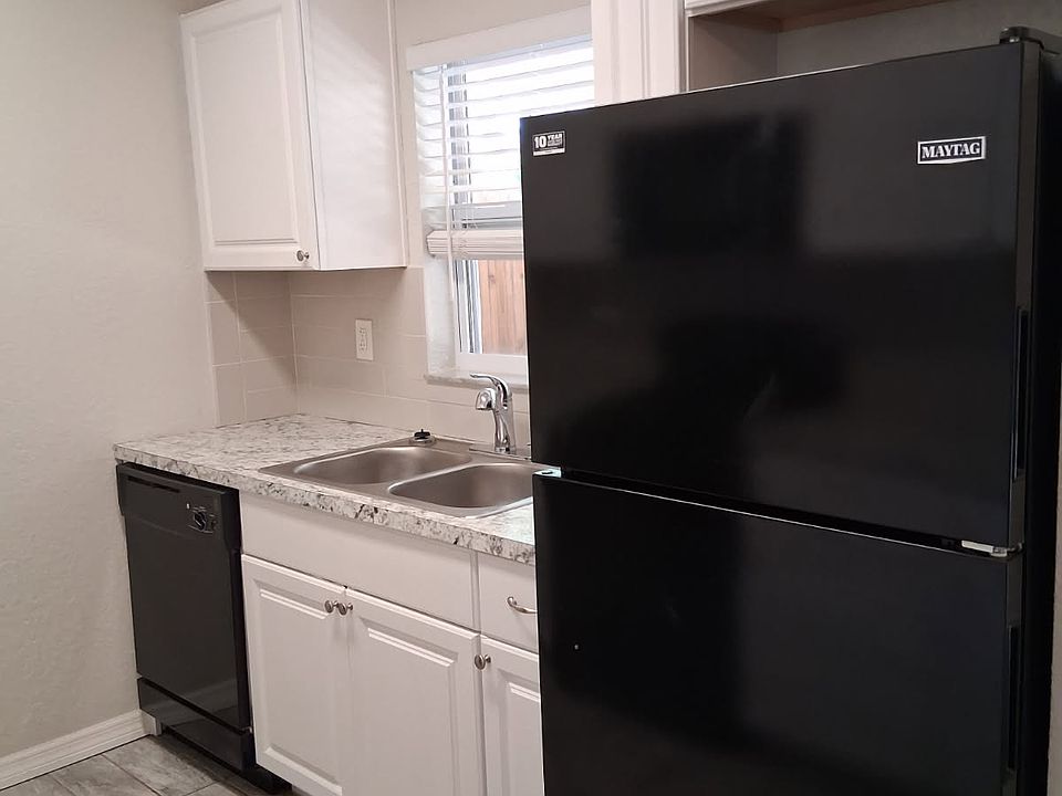 2nd image of 1284 Malone Ave