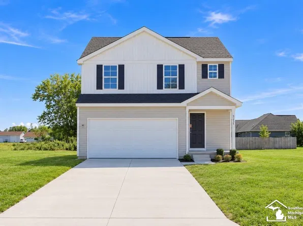 9255 Silent Breeze Dr, Freeland, MI 48623