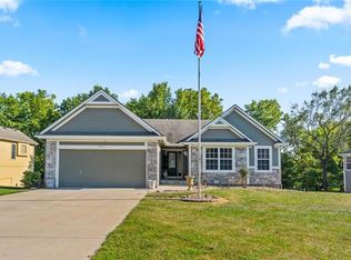 15427 Crimson St, Basehor, KS 66007