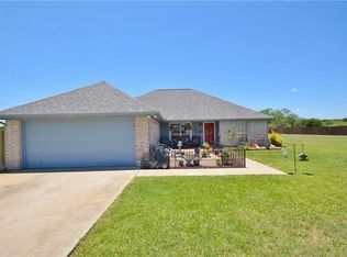 100 Creekview Cir, Maypearl, TX 76064