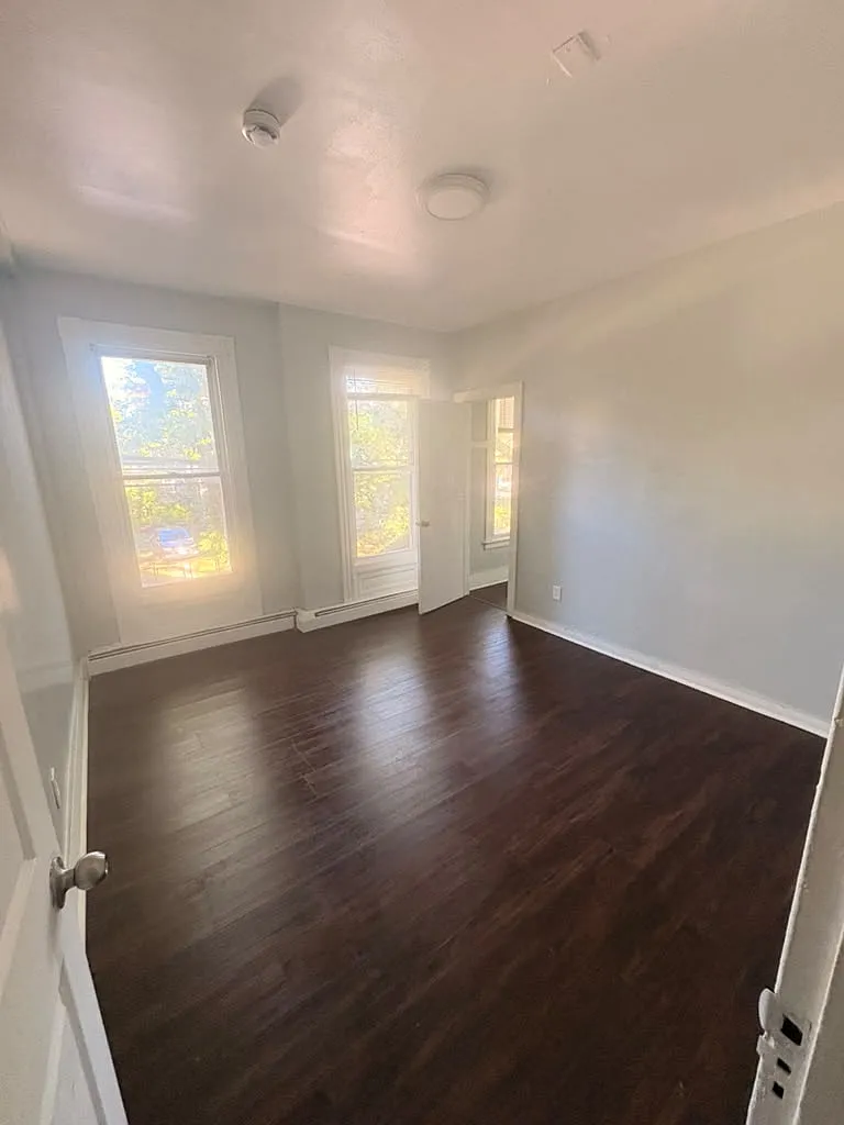 3 bed, 1400 sqft, $1,900 — Photo 4