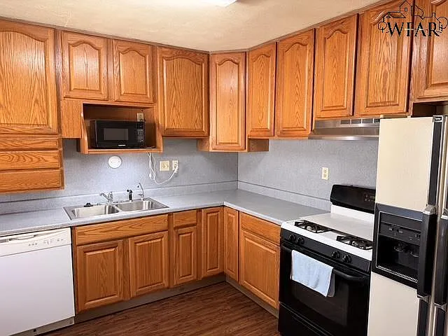 1652 Dayton Ave — Photo 4