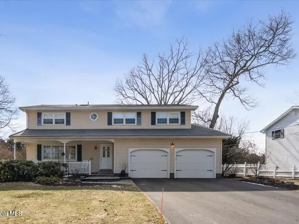 36 Scotch Pine Drive, Voorheesville, NY 12186