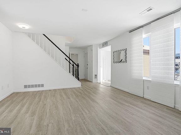 3rd image of 710 Trowbridge Dr
