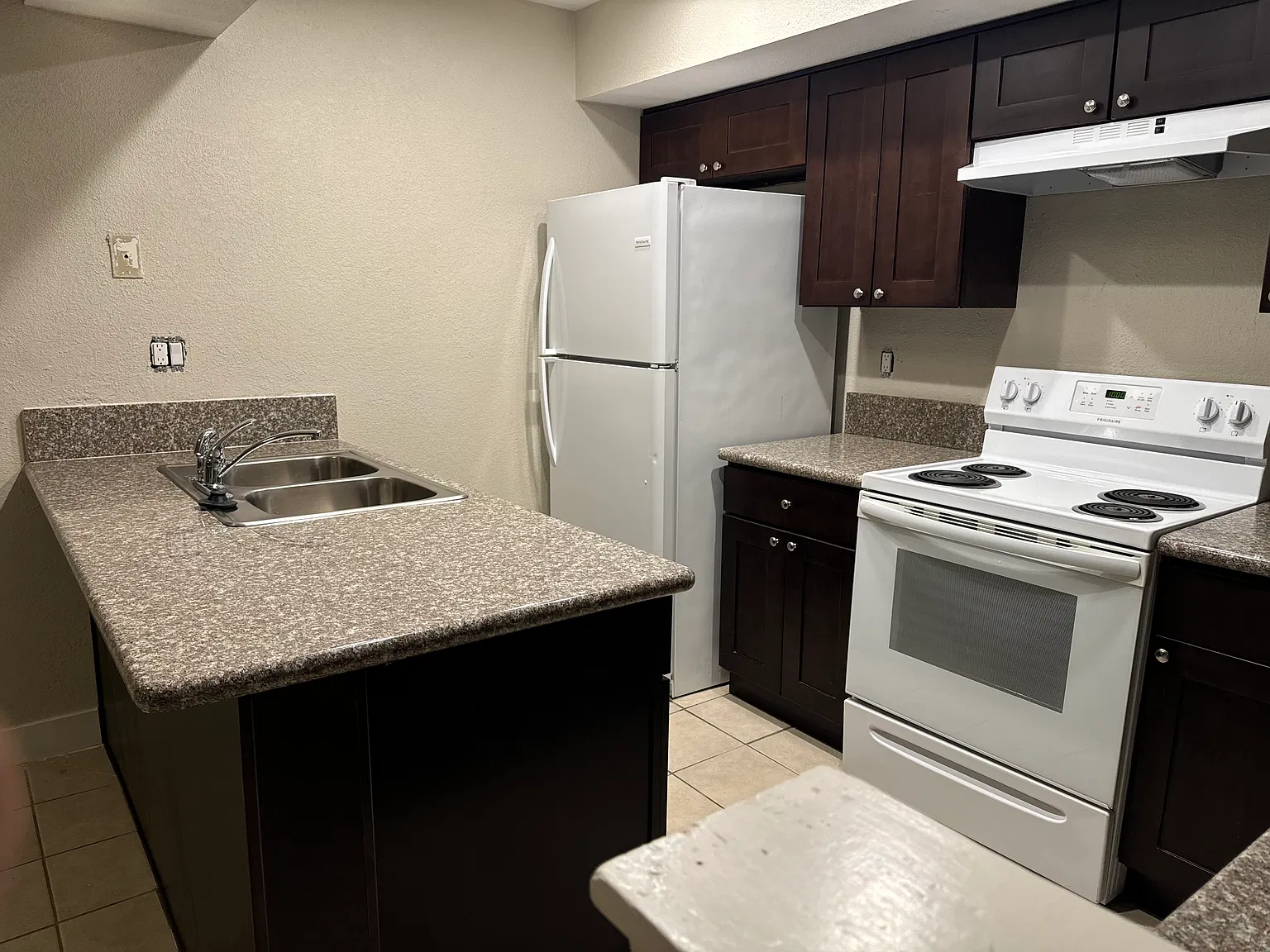 2 bed, 840 sqft, $2,300 — Photo 3