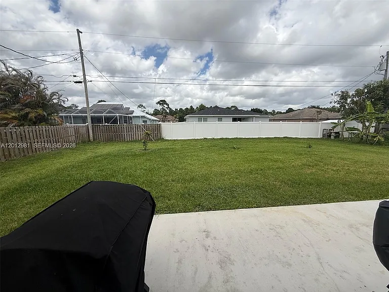 1557 SW Dycus Ave — Photo 16