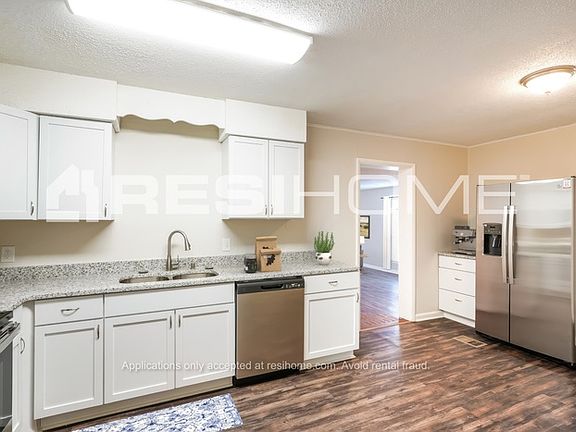 4th image of 304 Ash Dr