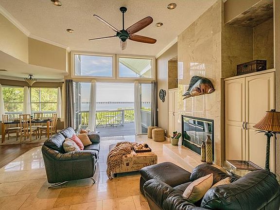 5th image of 3137 Shoreline Dr