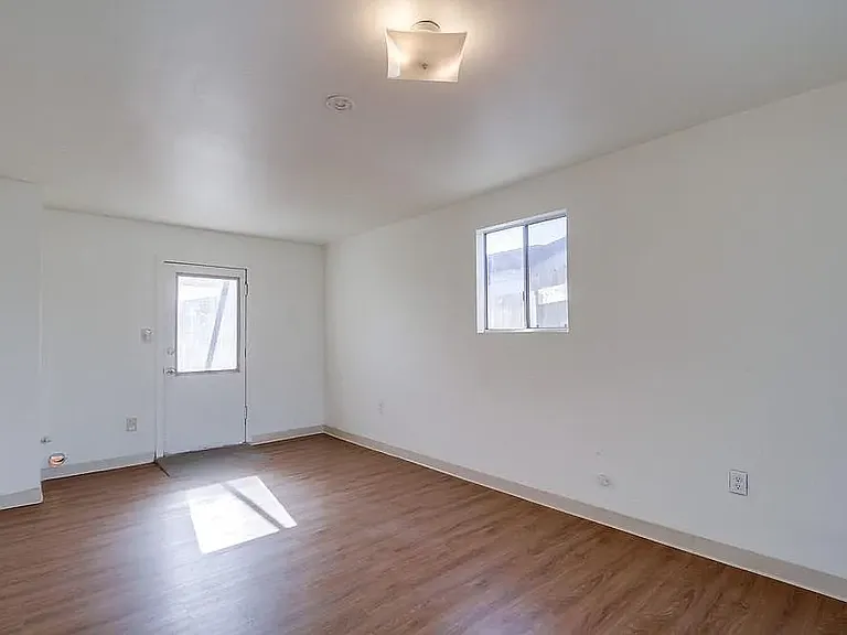 891 Elm Ave — Photo 12