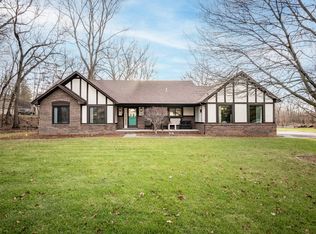 9126 Scenic Dr, Brighton, MI