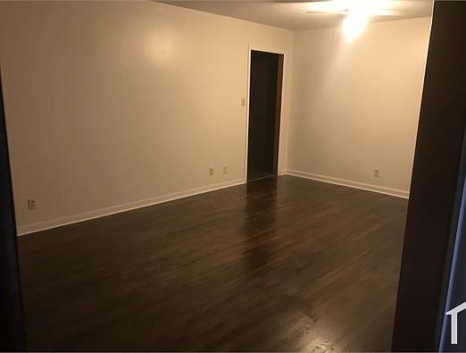 4th image of 4004 Knollbrook Dr NW