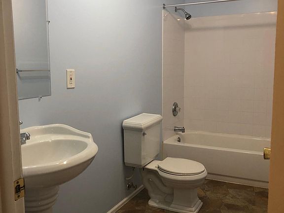 5th image of 431 Sherwood Ct