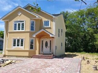 128 Branch Ave, Central Islip, NY 11722