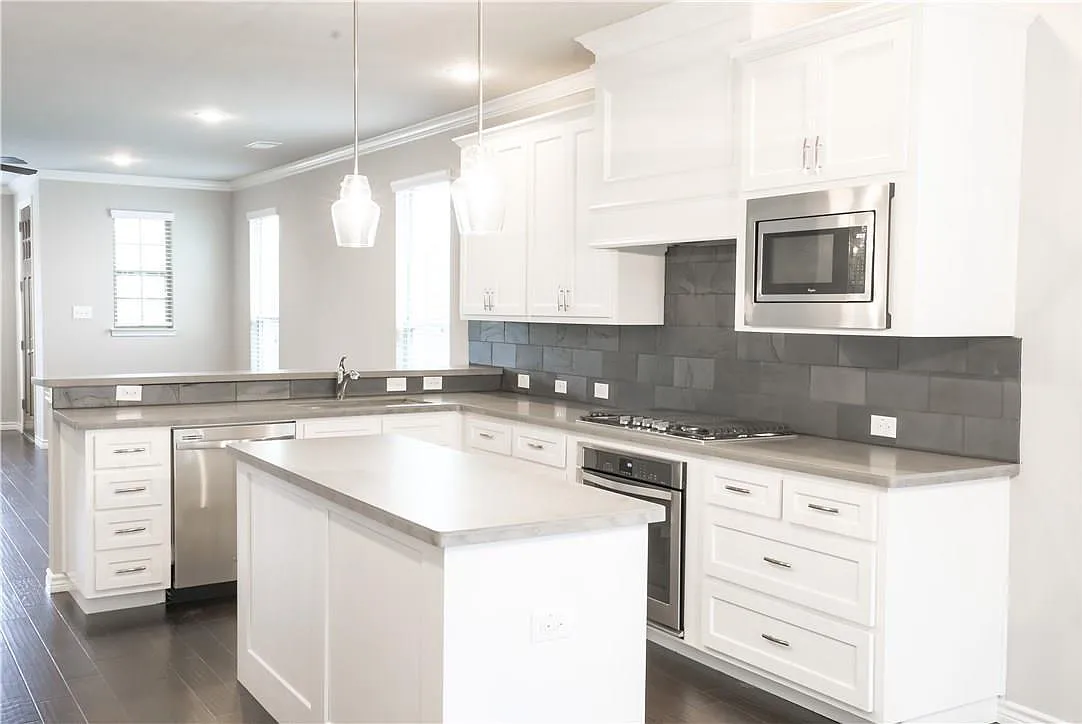 3 bed, 1935 sqft, $3,750 — Photo 3