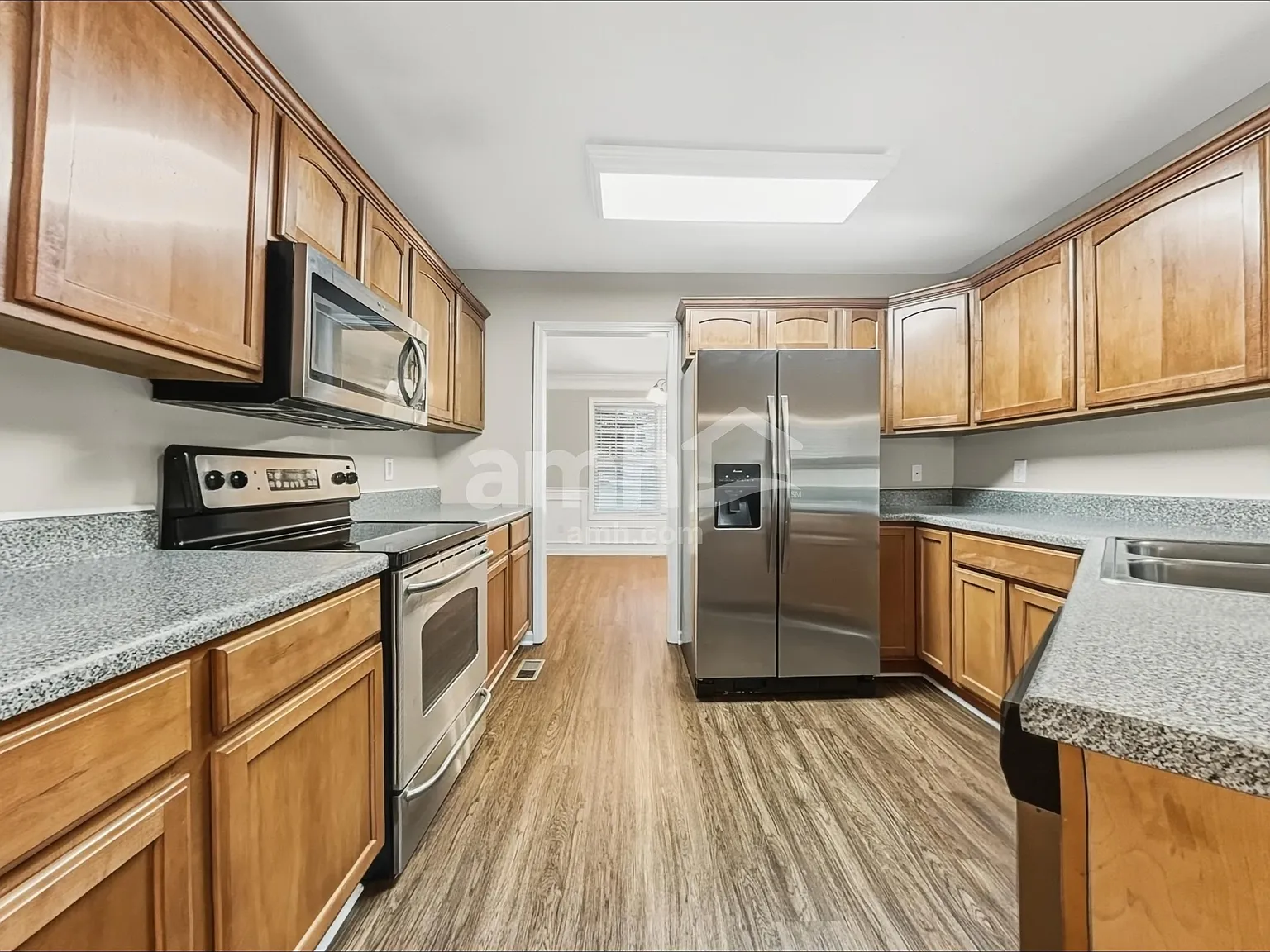 3 bed, 2.5 bath, 2200 sqft, $2,550 — Photo 3