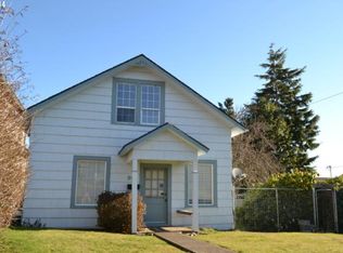 908 S 8th St, Coos Bay, OR 97420