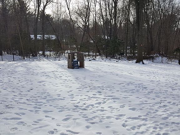 4th image of 28 Oakwood Dr