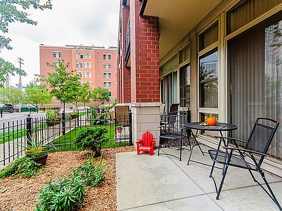 5th image of 330 N Jefferson St #104