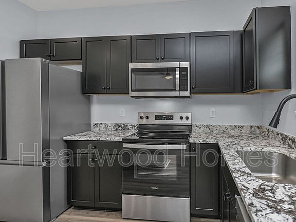 5th image of 32 Roberson St
