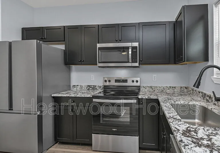 32 Roberson St — Photo 5