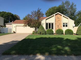 1362 NW 91st St, Clive, IA 50325
