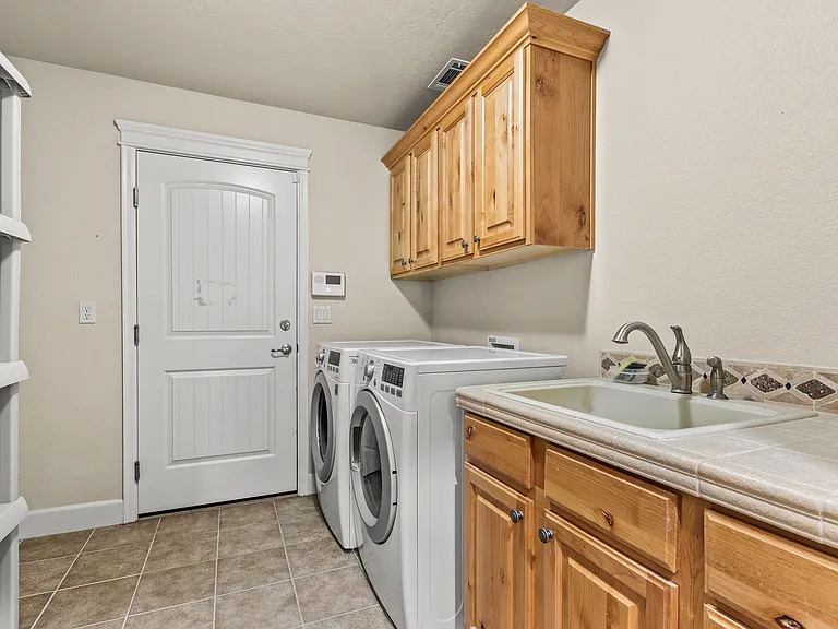 2581 S Gatewood Ln — Photo 20