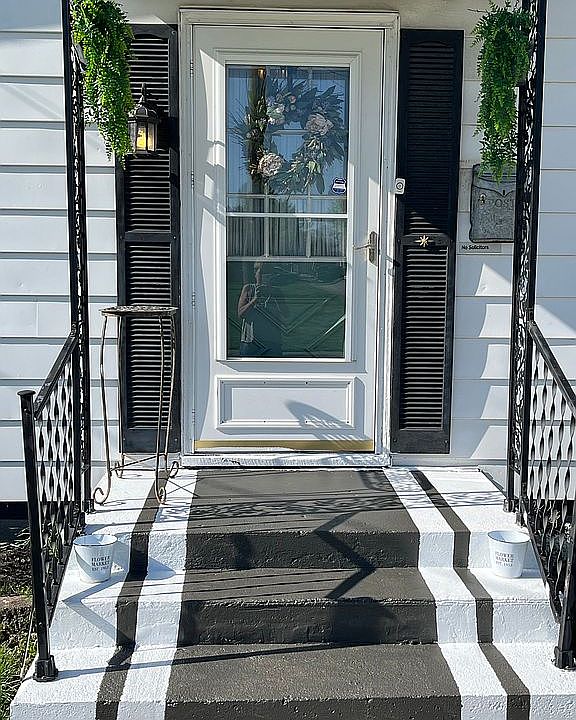 2nd image of 216 W Wiley St