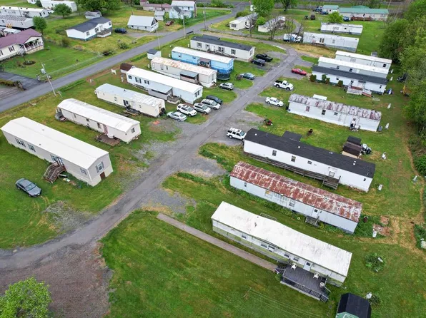 Meadow Cir, North Tazewell, VA 24630