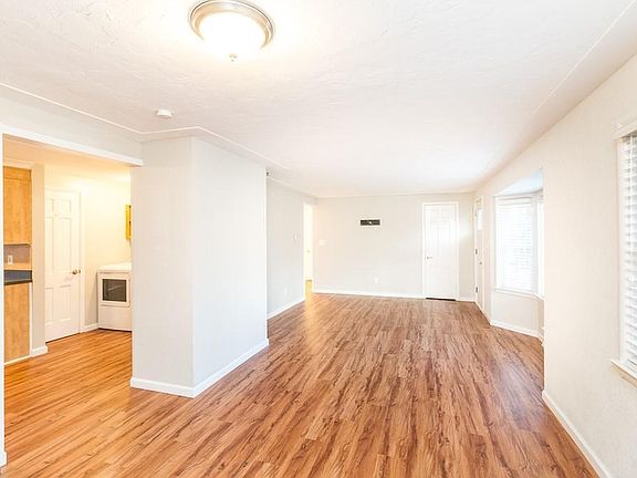3rd image of 4835 Rosewood Dr