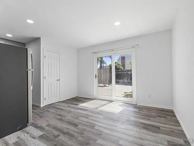 251 Sandstone St — Photo 3