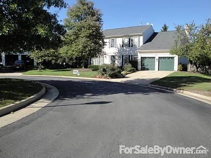 Located on circle off CulDeSac, Gas Heat
						:
						1/4 Acre. site, Lots of trees & Shrubs, Close to schools, Shopping, Sports Pav.