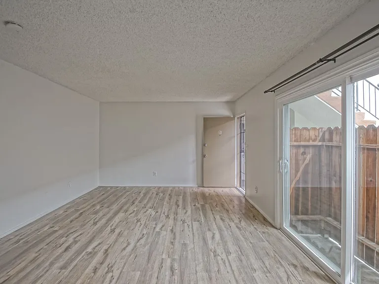 2307 Carnegie Ln — Photo 11