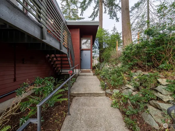 445 Highland Dr, Bellingham, WA 98225