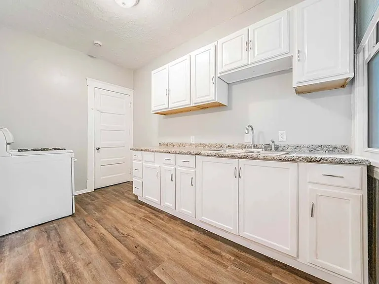 2020 W 99th St — Photo 31