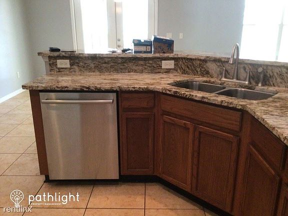 4th image of 3078 Donato Dr N