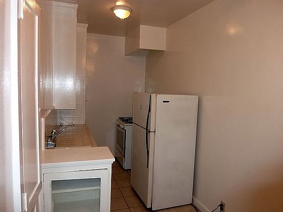 5th image of 630 S Cochran Ave APT 12