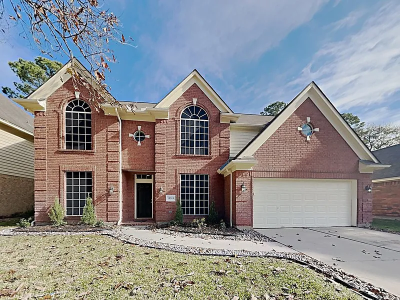 4 bed, 2.5 bath, 2644 sqft, $2,399 — Photo 1