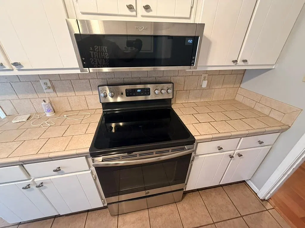 3 bed, 2.0 bath, 1447 sqft, $1,750 — Photo 3