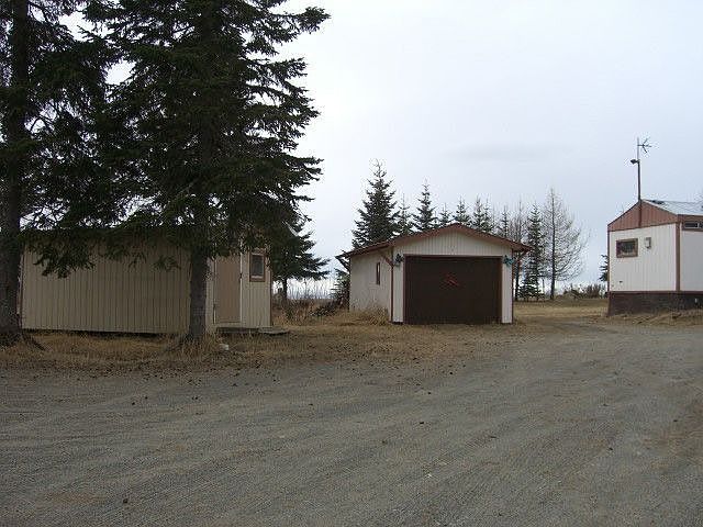Detached garage