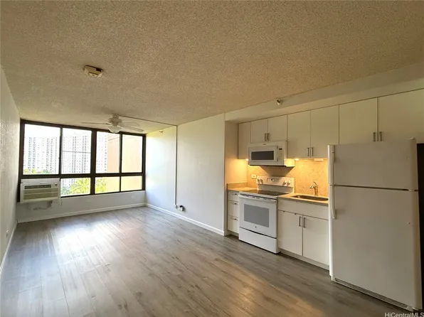5333 Likini St APT 1008, Honolulu, HI 96818