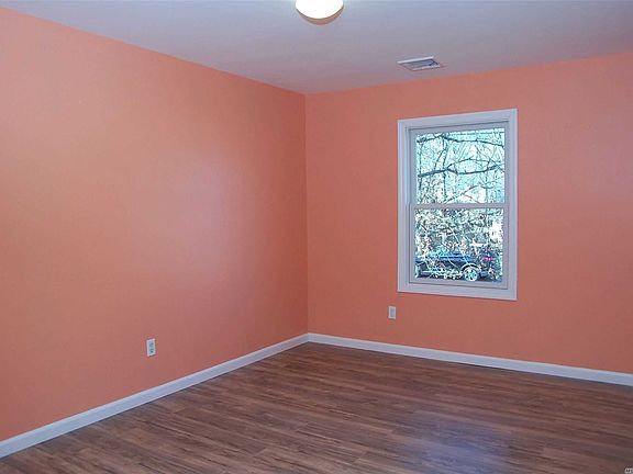 5th image of 78 Parkwood Dr