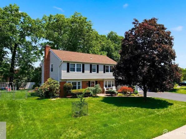 13 Abbott Rd, Somerset, NJ 08873